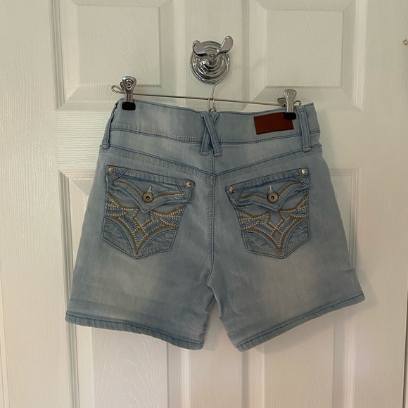 Hydraulic Distressed Low Rise Jean Short - Picture 5 of 7